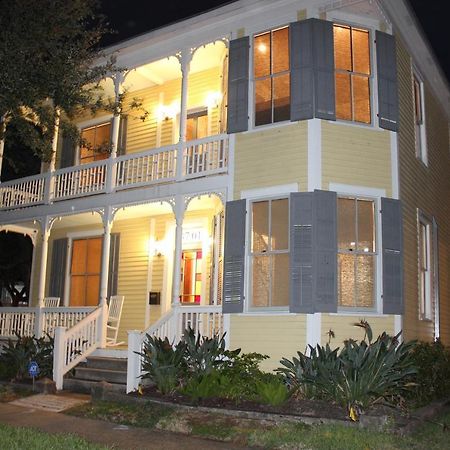 Historic 1899 Home For Summer Galveston Exterior photo
